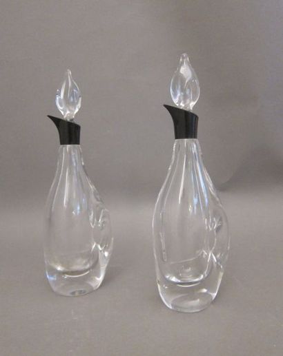 null DAUM FRANCE

-Coupe oblongue en cristal étiré. (long : 58 cm)

-8 verres à liqueur

-Paire...