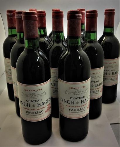 null 12 bouteilles de Château Lynch-Bages, Grand Cru Classé, Pauillac 1982, en caisse...