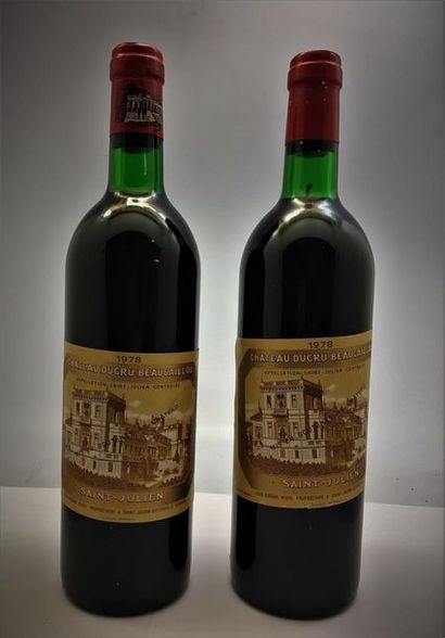 null 2 bouteilles de Château Ducru-Beaucaillou Saint-Julien 1978.
2 base goulot,...