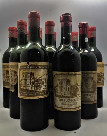 null 12 bouteilles de Château Ducru-Beaucaillou Saint-Julien 1955.
1 base goulot,...
