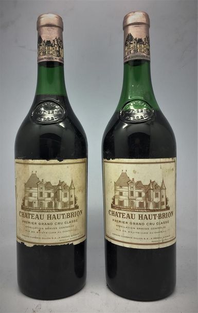 null 2 bouteilles de Château Haut Brion Premier Grand Cru Classé Graves 1969.
1 mi-...