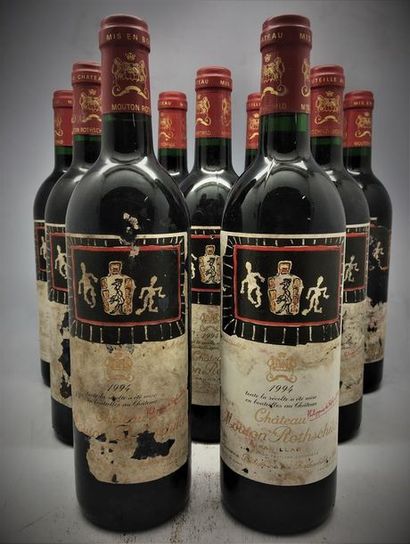 null 9 bouteilles de Château Mouton-Rothschild, Pauillac 1994.
Étiquettes sales et...