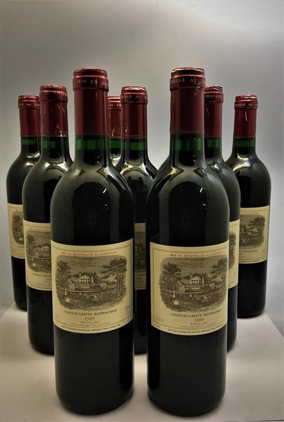 null 9 bouteilles de Château Lafite Rothschild, Pauillac 1989.
Étiquettes avec très...