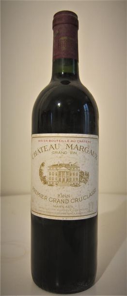null 1 bouteille de Château Margaux, Premier Grand Cru Classé, Margaux 1988.
Étiquette...