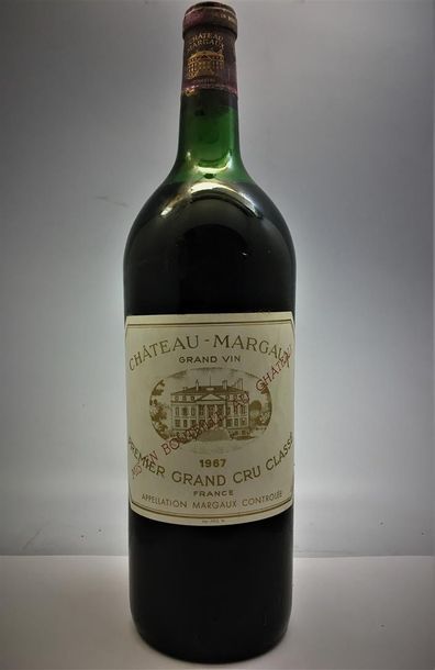 null 1 magnum de Château Margaux, Premier Grand Cru Classé, Margaux 1967.
Mi-épaule,...