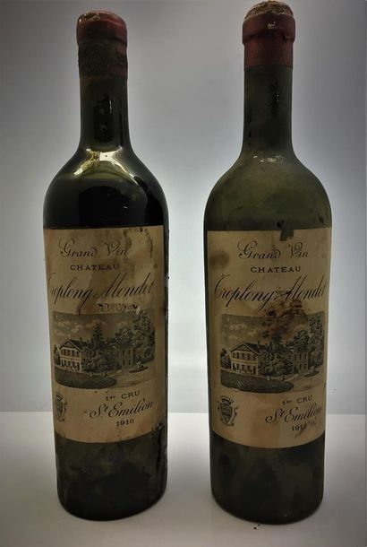 null 2 bouteilles de Château Troplong-Mondot 1er cru Saint-Émilion 1918.
1 mi-épaule,...
