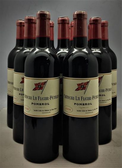 null 12 bouteilles de Château La Fleur-Pétrus Pomerol 2006, en caisse bois d'origine.
6...