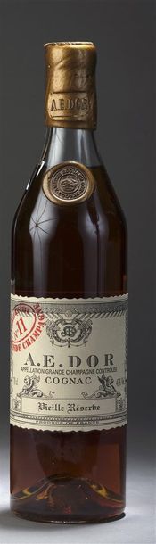 null 1 bouteille A.E. Dor Cognac Vieille Réserve N°9, 40°, 70 cl.
3 cm.