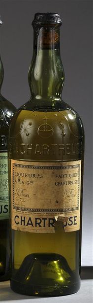 null 1 bouteille de Chartreuse jaune, période 36-41, Voiron.
8 cm sur bouchon, double...