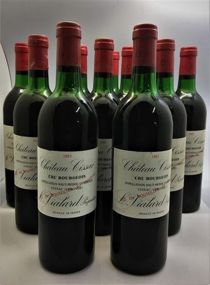 null 12 bouteilles de Château Cissac Haut-Médoc Cru Bourgeois 1985.
2 base goulot,...