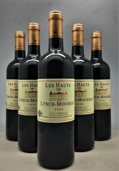 null 6 bouteilles Les Hauts de Lynch-Moussas Haut-Médoc 2006, en caisse bois d'o...