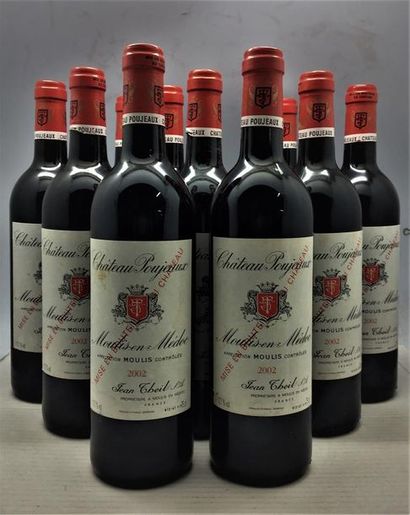 null 12 bouteilles de Château Poujeaux Cru Bourgeois Moulis-en-Médoc 2002, en caisse...