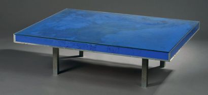 Yves KLEIN (1928-1962) Table Bleu Klein à plateau en verre et plexiglas intégrant...