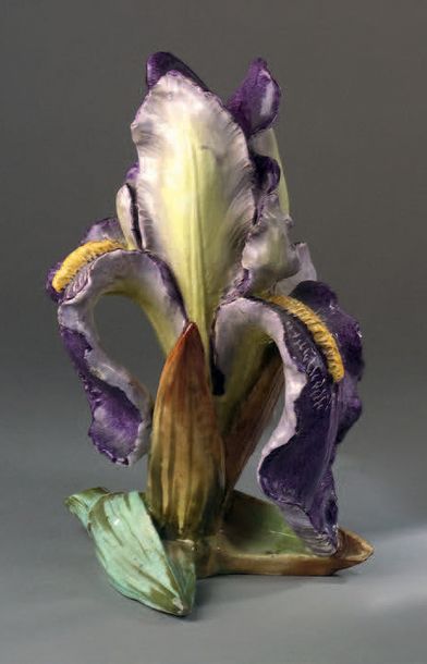 Delphin MASSIER (1836-1907) (attribué à) Vase iris en faïence émaillée au naturel....