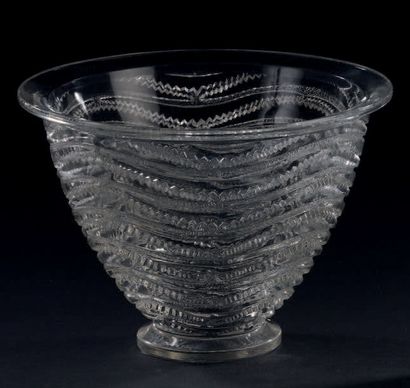 RENE LALIQUE (1860-1945) Vase Annecy (1935)
Épreuve en verre blanc moulé pressé satiné...