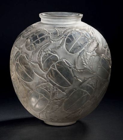 RENE LALIQUE (1860-1945) Vase Gros scarabée (1923)
Épreuve en verre blanc moulé pressé...