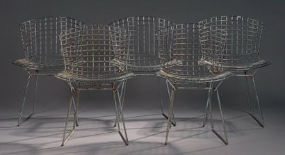 Harry BERTOIA (1915-1978) & KNOLL INTERNATIONAL (éditeur) Suite de cinq chaises Wire...