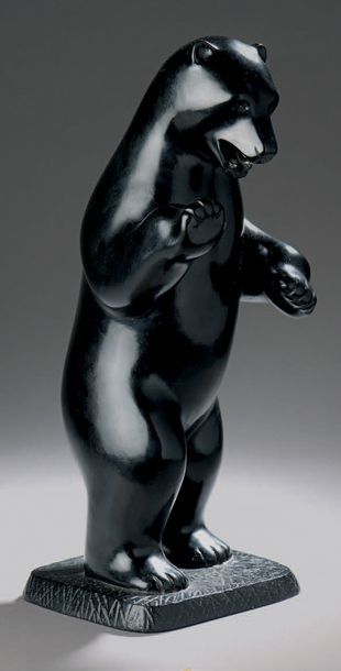 David MESLY (1918-2004) Ours debout, dit aussi Idole Épreuve en bronze à patine noire,...