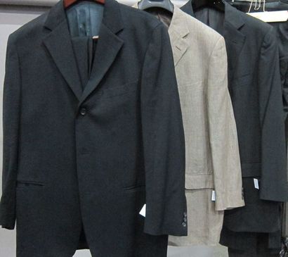 null ERMENEGILDO ZEGNA : Lot composé de 3 costumes, l'un en lin beige, l'autre en...