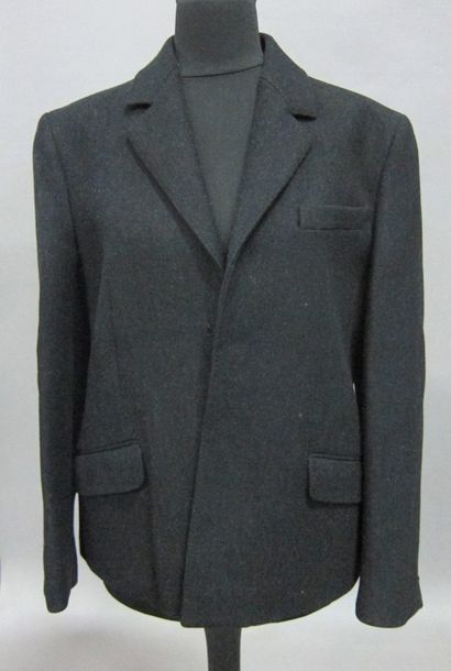null PRADA-MIU-MIU : 

Lot composé d'une veste en lainage noir et gris chiné, 

d'un...
