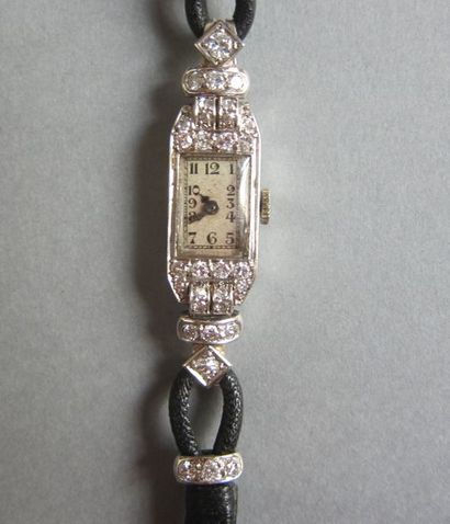 null Montre de dame Art Déco boîtier et anses en platine (950°/00) sertis de diamants...