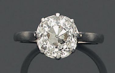 null Bague solitaire en platine et or gris 18K (750°/00) sertie d'un diamant (8.65...