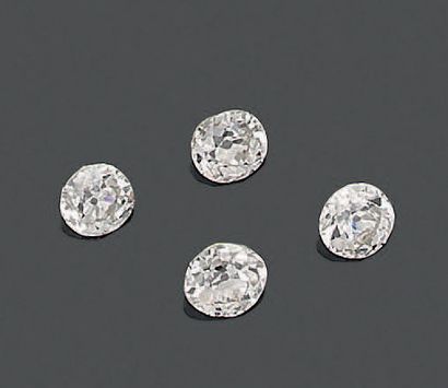 null Quatre diamants taillés en coussin ancien pesant env. 0,81 ct, 0,87 ct, 0,93...