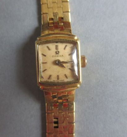 OMEGA Montre de dame en or jaune 18K (750°/00), boîtier bracelet souple.
Accidents....