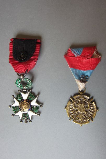 null Une croix d'officier de l'ordre de la Légion d'honneur en vermeil, émaillée,...