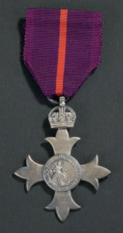null Military Cross, croix en argent avec son ruban, dans son écrin (1914/1918) et...