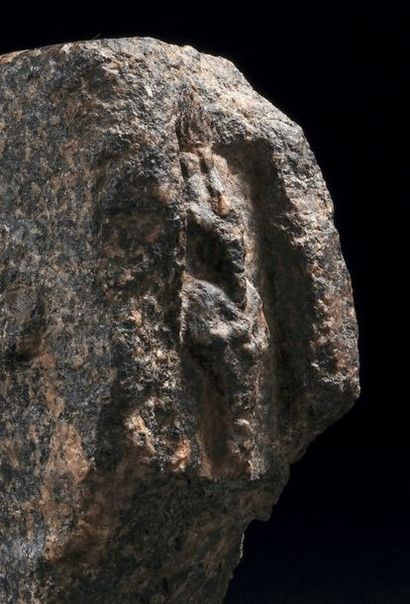 null Statue acéphale fragmentaire représentant un personnage Osirophore debout. L'Osiris...