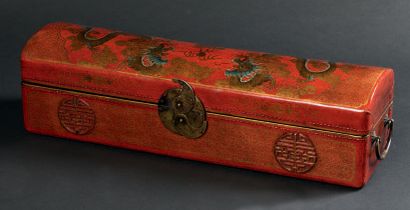 CHINE - XIXe siècle Boîte de forme rectangulaire à couvercle légèrement bombé en...