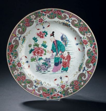 CHINE, Compagnie des Indes Époque Yongzheng (1723-1735) Plat en porcelaine émaillée...