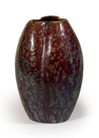 Pierre-Adrien DALPAYRAT (1844-1910)	.Vase...