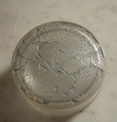 Boîte à poudre R Lalique en verre moulé ...