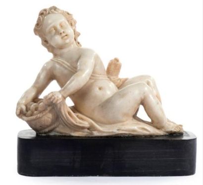 Statue en marbre blanc représentant Cupidon...