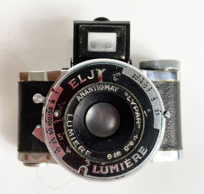  LUMIERE ELJY camera 
With LUMIERE ANASTIGMAT LYPAR 1; 3,5 
Made in France around...