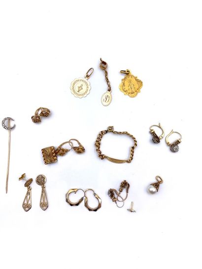 Lot in Gold 750 
Pair of gold earrings with...