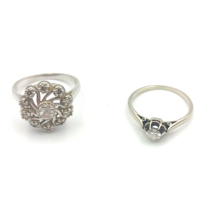 RING " flower " in white gold (750 thousandth) openwork with motives of volutes...