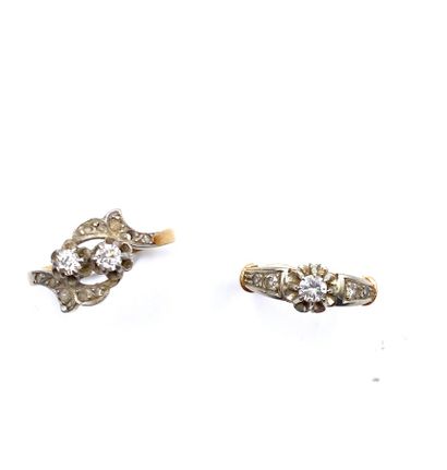 Lot of two yellow gold rings (750): 
A you...