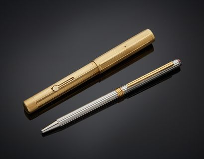  WATERMAN - CHRISTIAN DIOR 
Yellow gold (750) guilloche STYLE. Missing a ring. Slight...