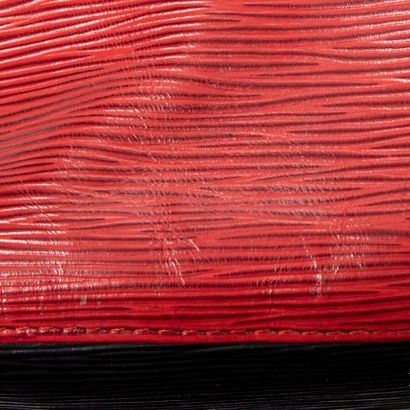  LOUIS VUITTON 
1994 
Petit Noé" bag 
"Petit Noé" bag 
 
Red and black Epi leather...