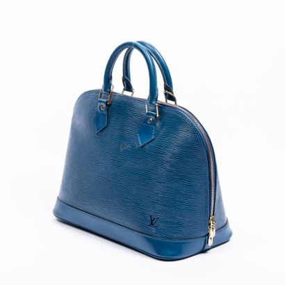  LOUIS VUITTON 
1997 
Sac "Alma" PM 
"Alma" PM bag 
 
Cuir Epi bleu 
Blue Epi leather...