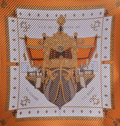  HERMÈS 
Pleated square in printed silk twill titled "Vue du Carrosse - La galère...