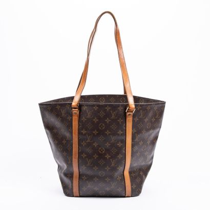  LOUIS VUITTON 
1994 
Shopping tote 
Shopping tote 
 
Monogram canvas, natural leather...