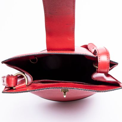 LOUIS VUITTON 
1995 
Cluny" bag 
"Cluny" bag 
 
Red Epi leather 
Red Epi leather...