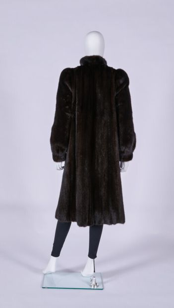  CLAUDE ALEXANDRE 
Coat in dark mink (approx. TS/M)