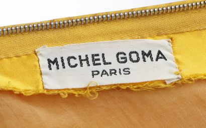  MICHEL GOMA HAUTE COUTURE - 1959 
COCKTAIL DRESS in buttercup silk satin, some fringed...