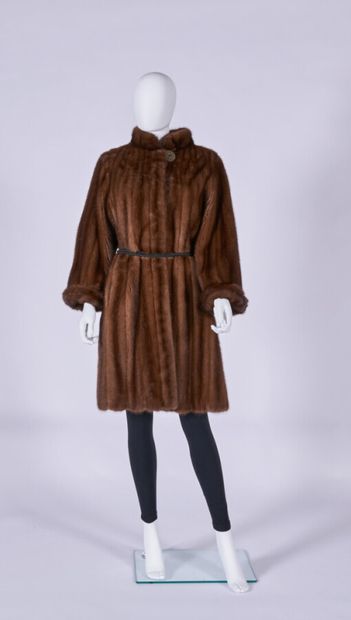  ANONYMOUS 
9/10 mink coat, lapel cuffs (approx. TS/M)