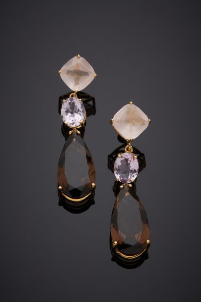  Pair of EAR PENDANTS in vermeil (925‰) set with a cushion-shaped milky pink quartz,...